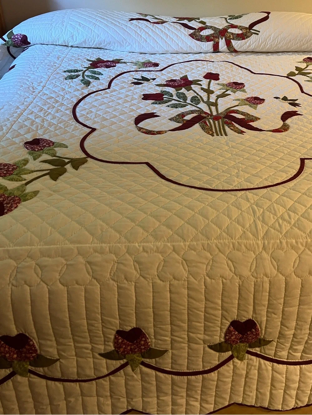 rose of sharon hand Crafted Amish hand sewn quilt Bedspread Floral Appliqué